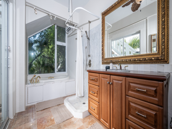 Luxury Villa Retreat 5_Bedroom - Spacious & Comfortable Accommodation
